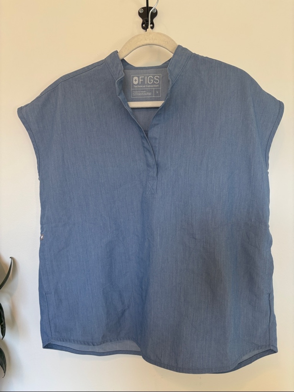 FIGS Technical Collection Blue Scrub Top Size S – Lightweight Modern Fit